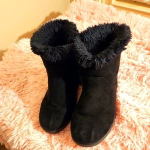Girls Cat and Jack Fuzzy Zip-up Boots